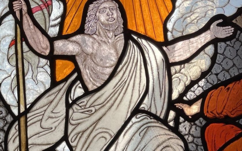 Jesus, der Auferstandene - Ausschnitt aus einem Kirchenfenster der Johanneskirche zu Partenkirchen | Bild Martin Dubberke1 1 1