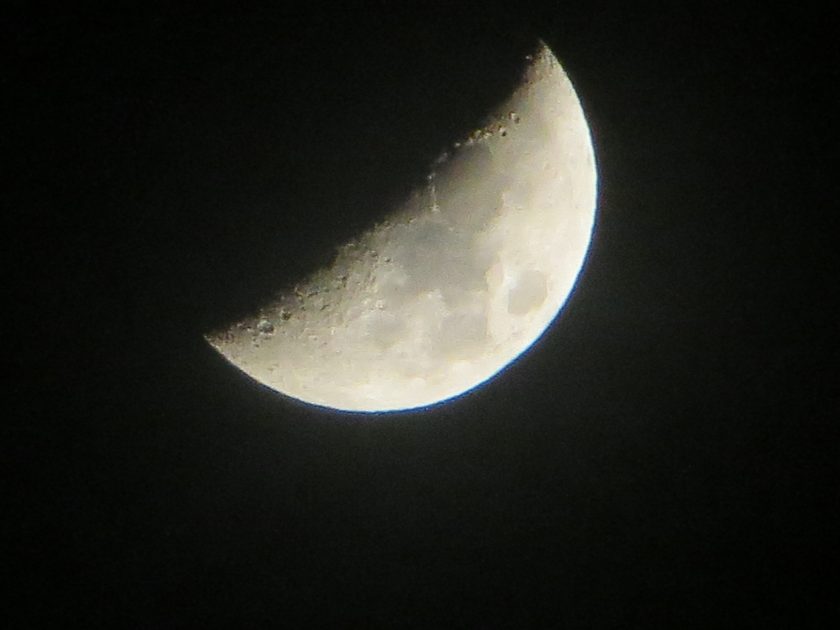 Der Mond über dem Bonhoeffer-Haus | Bild: Martin Dubberke